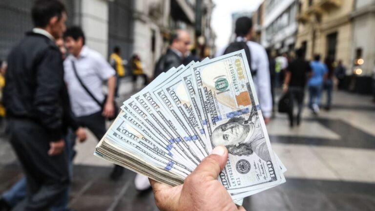 Qué pasará con el dólar y la inflación en los próximos meses