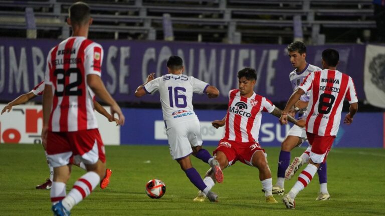 Repudiable: barras de Instituto asaltaron a los jugadores en plena tanda de penales