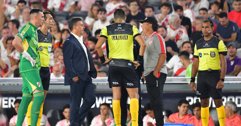 Insólito: el partido entre River e Instituto estuvo interrumpido por problemas en la transmisión