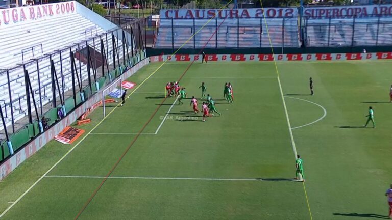 Se conoció el audio del VAR del polémico gol de Barracas Central contra Banfield: «Muy fina»