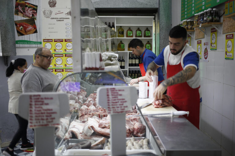 El asado, tres veces más caro de lo que prometió Milei