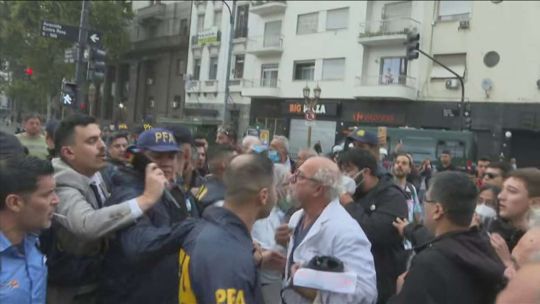 Atacaron a un cronista de TN en la marcha de los jubilados frente al Congreso