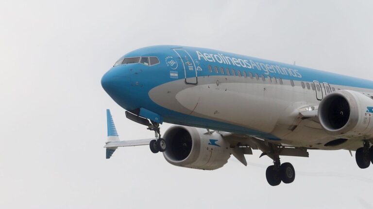 Trabajadores aeronáuticos adhieren al paro general del 10 de abril