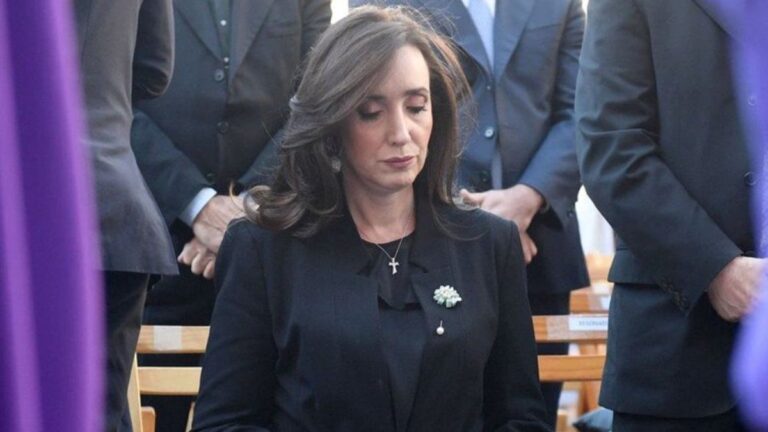 Tras quedar afuera del viaje a Roma, Victoria Villarruel despidió al papa Francisco: «Intercedé…»