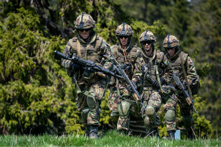 Suiza abandona la neutralidad y se prepara para una guerra a gran escala