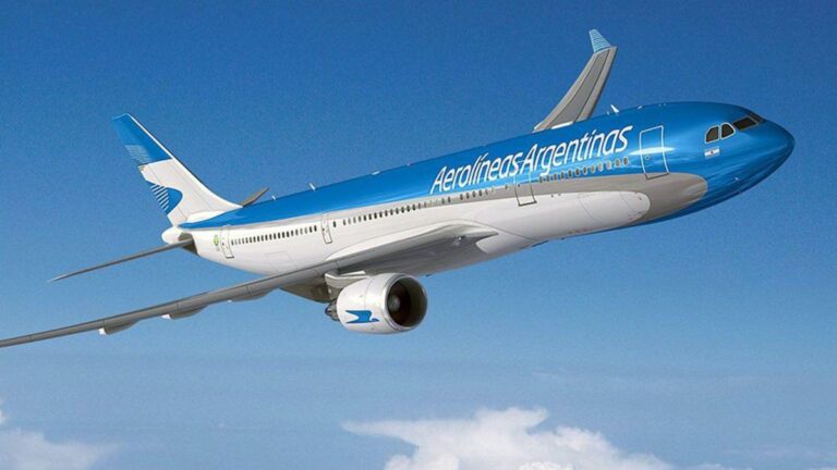 Pilotos de Aerolíneas Argentinas anunciaron un paro para el 10 de junio