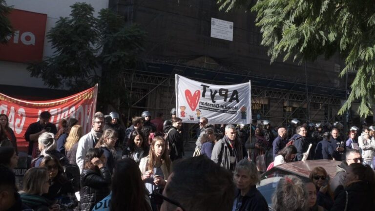 Médicos del Hospital Garrahan vuelven a marchar a Plaza de Mayo