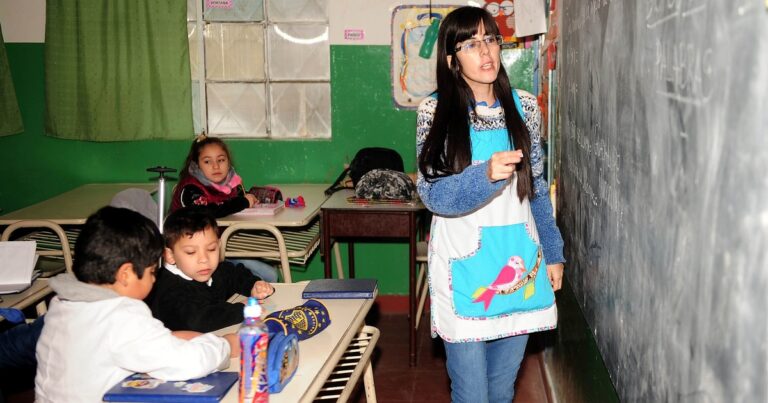 Sobran o faltan docentes? Alertan por un grave problema que crece cada vez más en las escuelas
