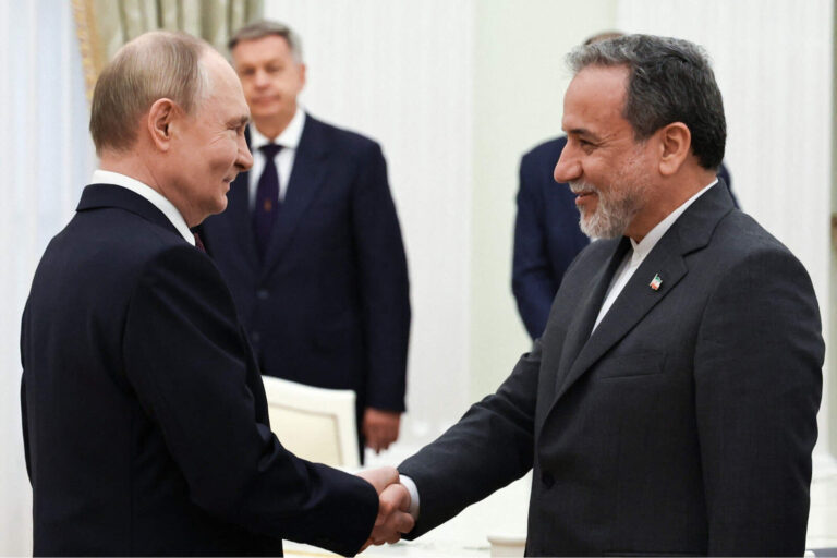Putin traiciona a Irán y le pide al ayatolá que abandone su programa nuclear