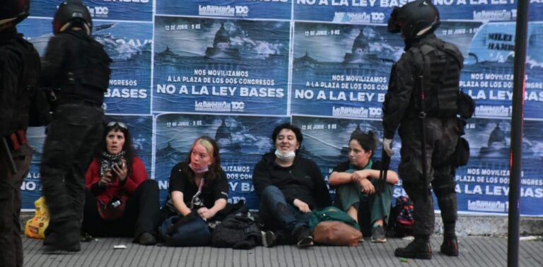 Ley Bases. Sobreseimiento a Sasha Lyardet y Camila Juárez, militantes del MST
