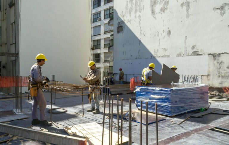 Cómo queda la escala salarial de la Uocra, tras la paritaria de julio 2025