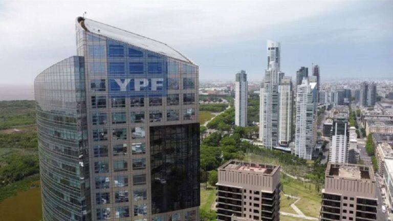 Filtraciones en el juicio por YPF: una purga histórica en la Procuración del Tesoro