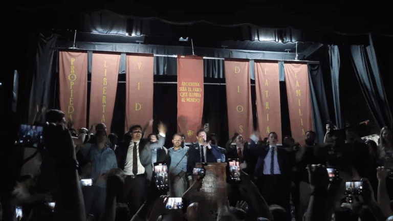 Arrecia furia de la tropa digital de Santiago Caputo contra Sebastián Pareja por su armado electoral en Provincia
