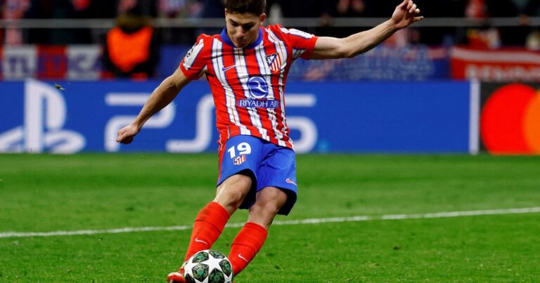 Denuncia penal a la UEFA por el penal anulado a Julián Álvarez