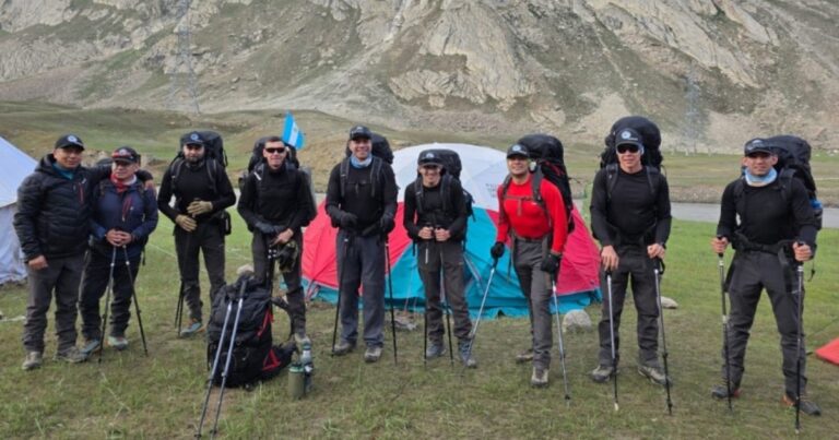 Soldados argentinos listos para iniciar el ascenso al Himalaya: ya armaron el campamento base a 4.515 metros sobre el nivel del mar