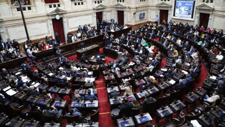 La oposición logró quorum y Diputados sesiona con una agenda que confronta con Casa Rosada