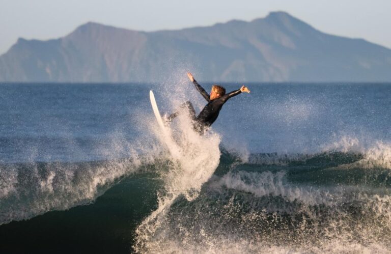 La playa secreta de California que se esconde detrás de un barrio privado: ideal para surfear