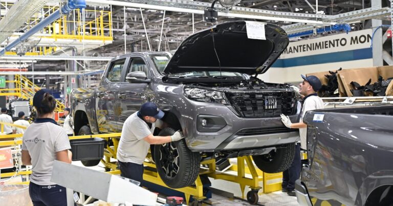 La producción automotriz cayó por segundo mes consecutivo