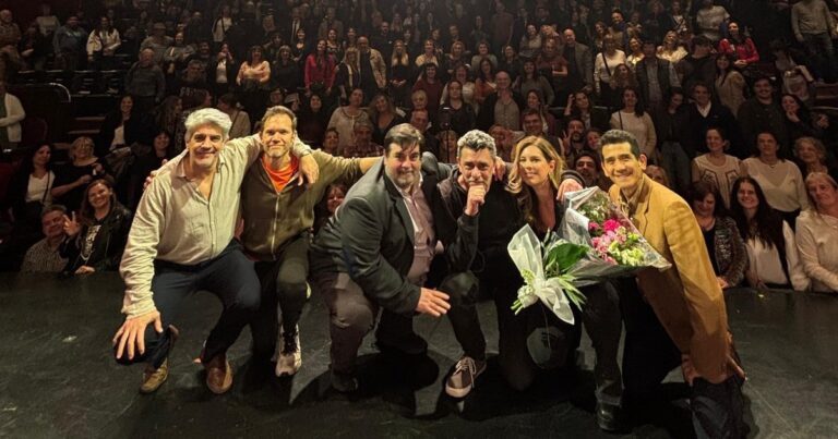 Otra forma de celebrar: los docentes fueron al teatro y se convirtieron en alumnos por un día