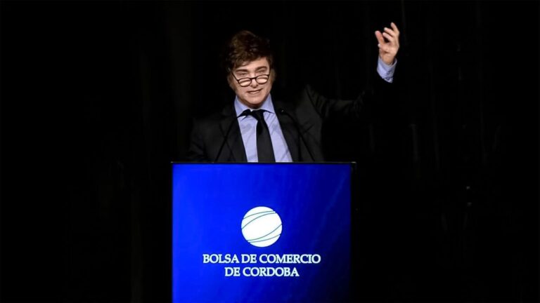 Javier Milei viaja a Córdoba con doble agenda: discurso en la Bolsa y acto de campaña