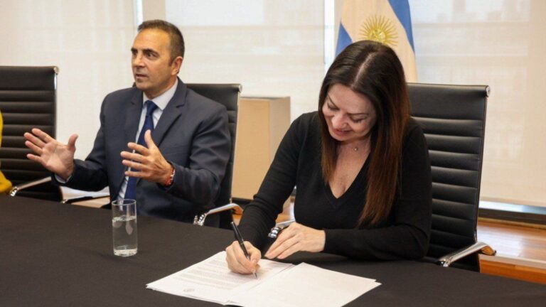 El Gobierno anunció un acuerdo para crear 10.000 nuevos puestos de trabajo formales