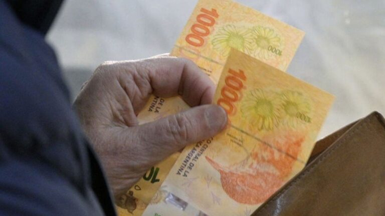 Ocho de cada 10 argentinos no llega a mitad de mes: el salario se termina a dos semanas de cobrar