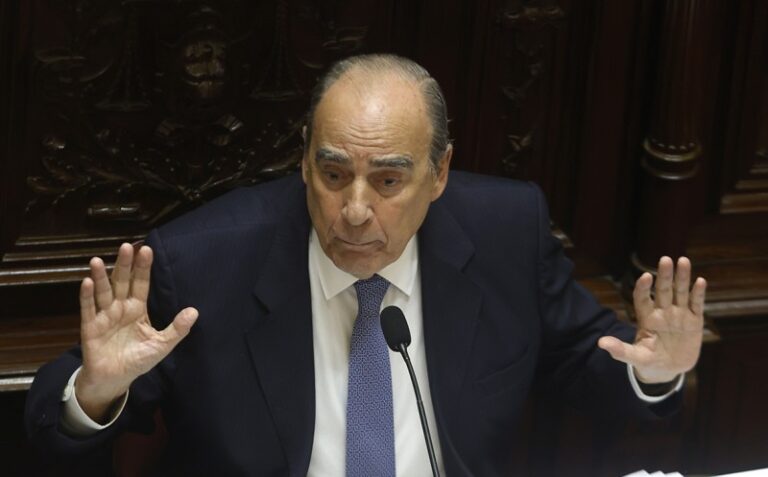 Francos cruzó a Bessent: «No creo que una parte del acuerdo con EE.UU. sea excluir a China»