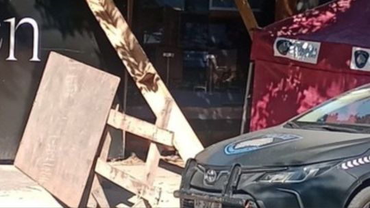 Una joven murió luego de que un andamio de una obra en construcción cayera sobre ella
