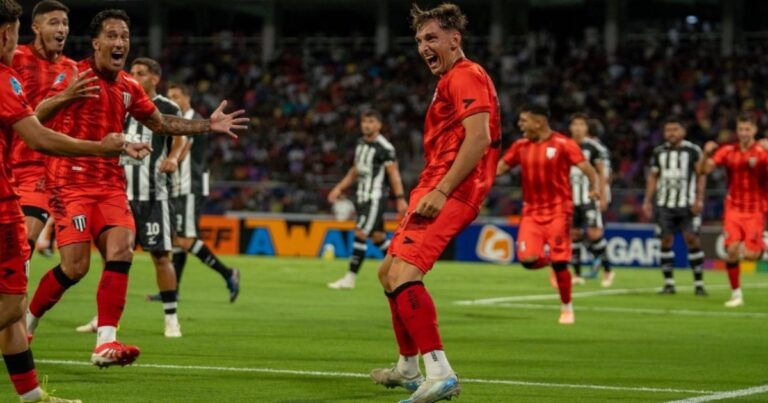 Simoni: de no tener lugar en Boca a debutar con gol