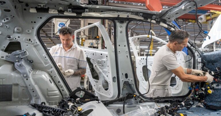 La producción automotriz no repunta: cayó 30% en los dos primeros meses del año