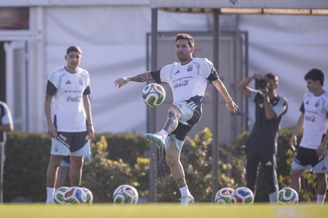 Lionel Messi durante un entrenamiento con la selección argentina en Ezeiza.