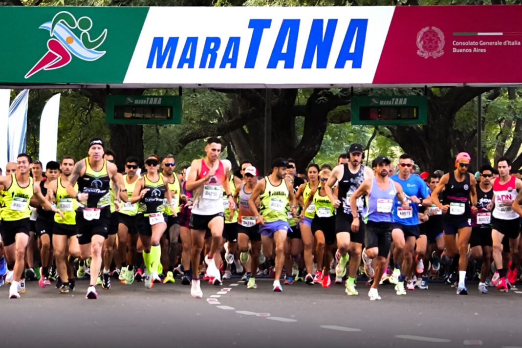Corredores participando en una edición anterior de la carrera MaraTANA en Buenos Aires.