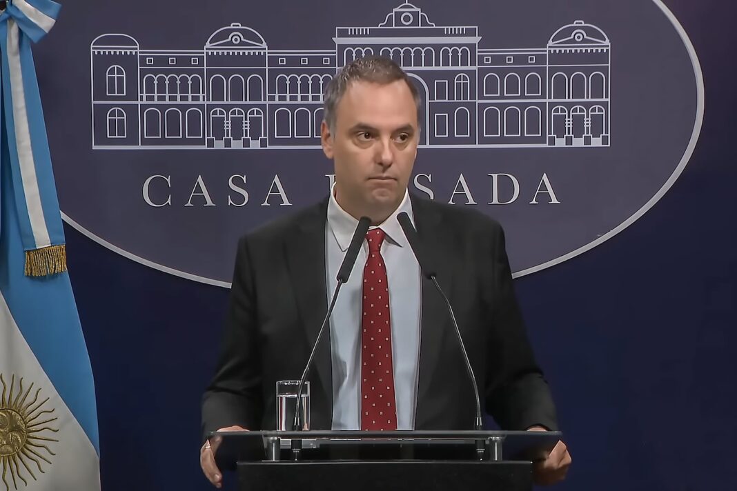 Guillermo Adorni, vocero presidencial, en conferencia de prensa.