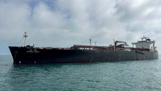 Ilustración de un buque metanero en el golfo Pérsico, cerca del estrecho de Ormuz.