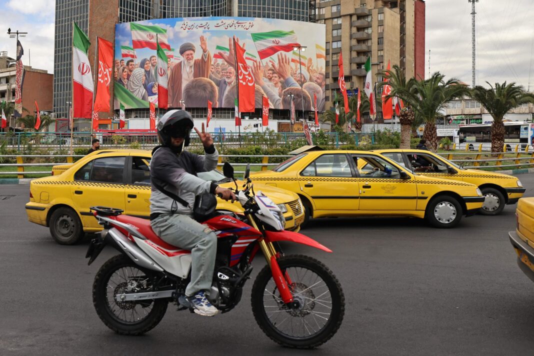 Mapa de Medio Oriente con referencia a la zona del conflicto y el Estrecho de Ormuz.