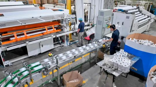 Gráfico de tendencia de crédito y una pequeña empresa, representando el análisis financiero para pymes.