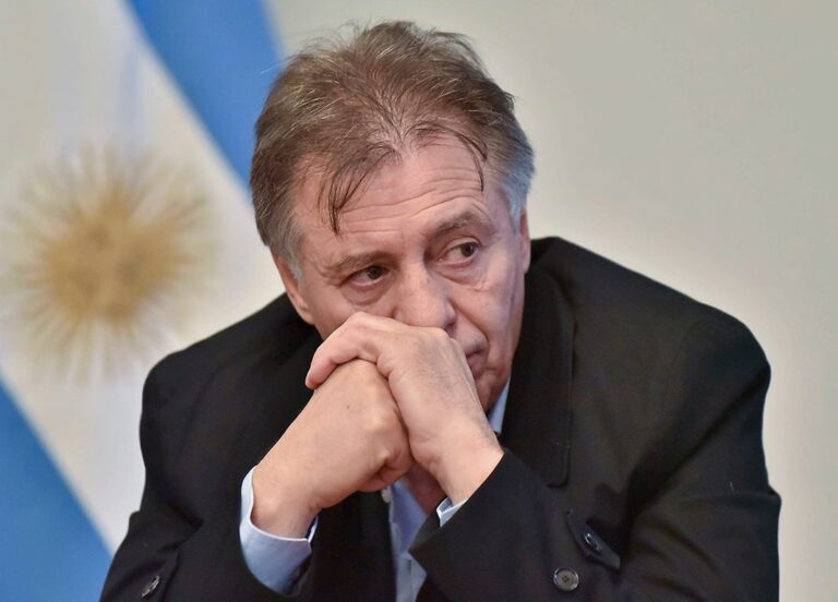 Cristóbal López en una conferencia de prensa