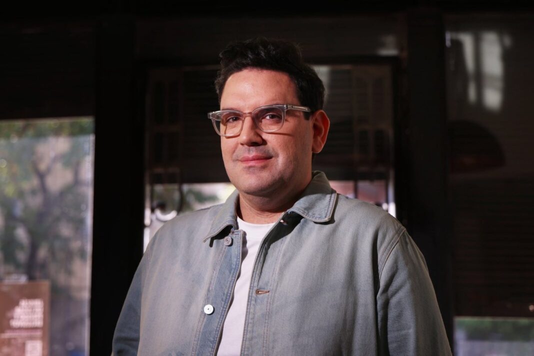 Damián Betular en ensayos de Hairspray