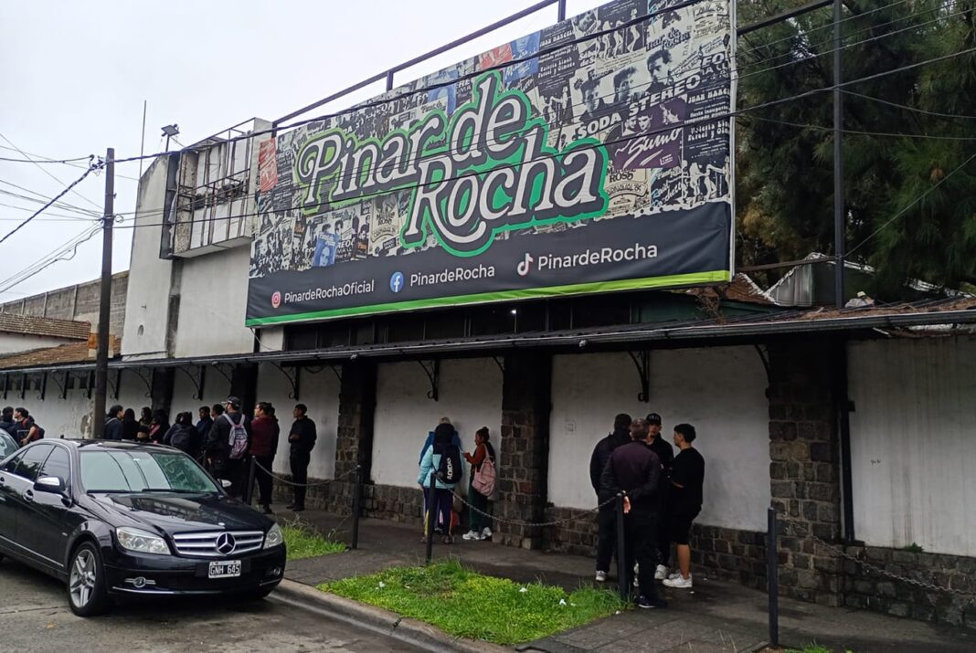 Operativo de desalojo en el boliche Pinar de Rocha, Villa Sarmiento.