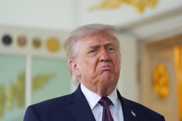 Mapa que muestra la ubicación estratégica del estrecho de Ormuz en Medio Oriente.