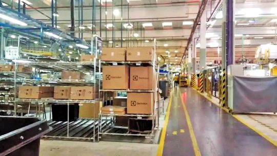 Planta industrial de Frimetal en Rosario, fabricante de Electrolux