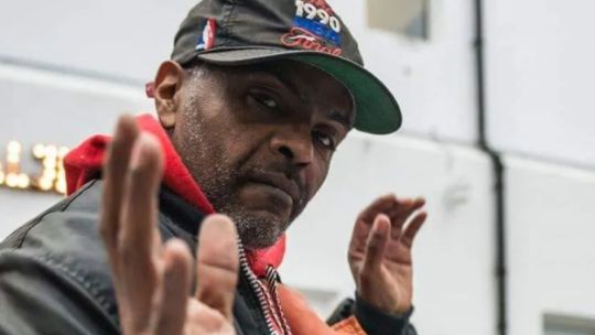 Ilustración referencial de una casa con patio en Morón, provincia de Buenos Aires.