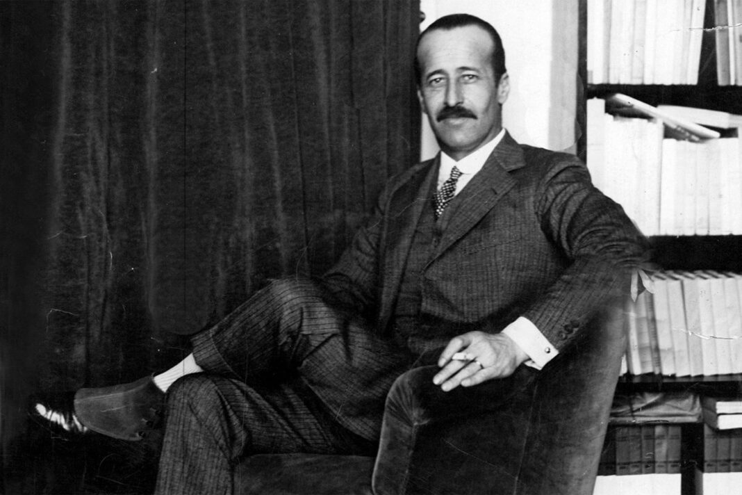 Retratos de los escritores argentinos Ricardo Güiraldes y Juan Carlos Dávalos.