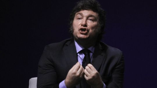 Gráfico de encuesta con porcentajes de responsabilidad económica: 39 % Milei, 33 % riesgo kuka