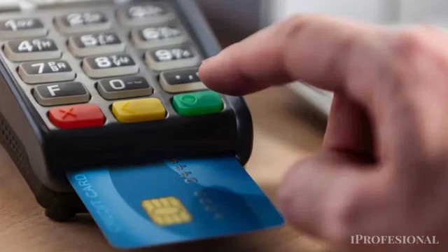 Tarjeta bancaria con sensor de huella dactilar integrado