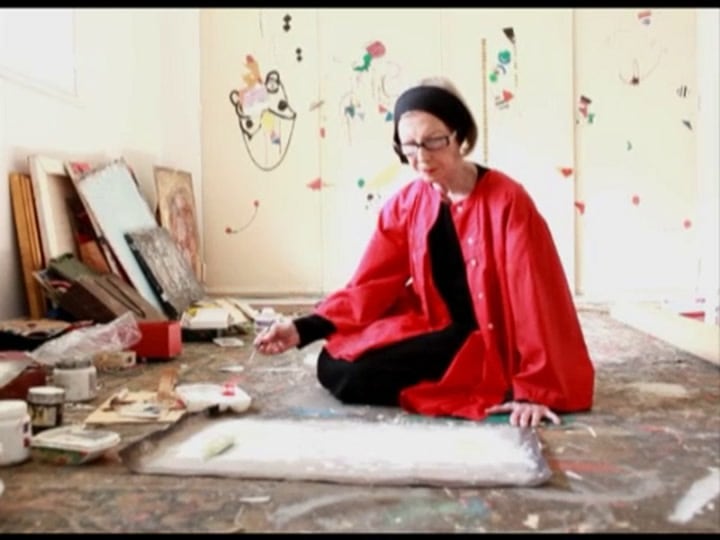 Retrato de la pintora argentina Ides Kihlen en su taller.