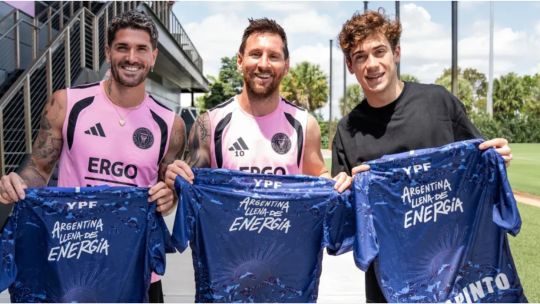 Franco Colapinto junto a Lionel Messi y Rodrigo De Paul en el complejo de entrenamiento del Inter Miami