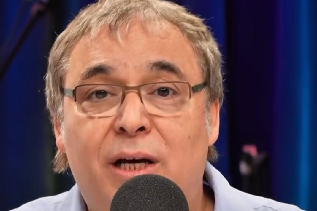 Gabriel Rolón, psicólogo y escritor, durante una entrevista o charla.