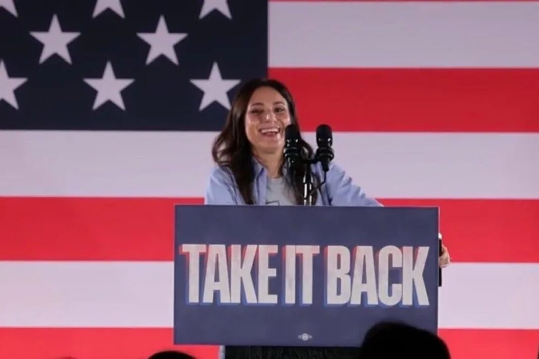 Gina Hinojosa durante el anuncio de su candidatura a la gobernación de Texas