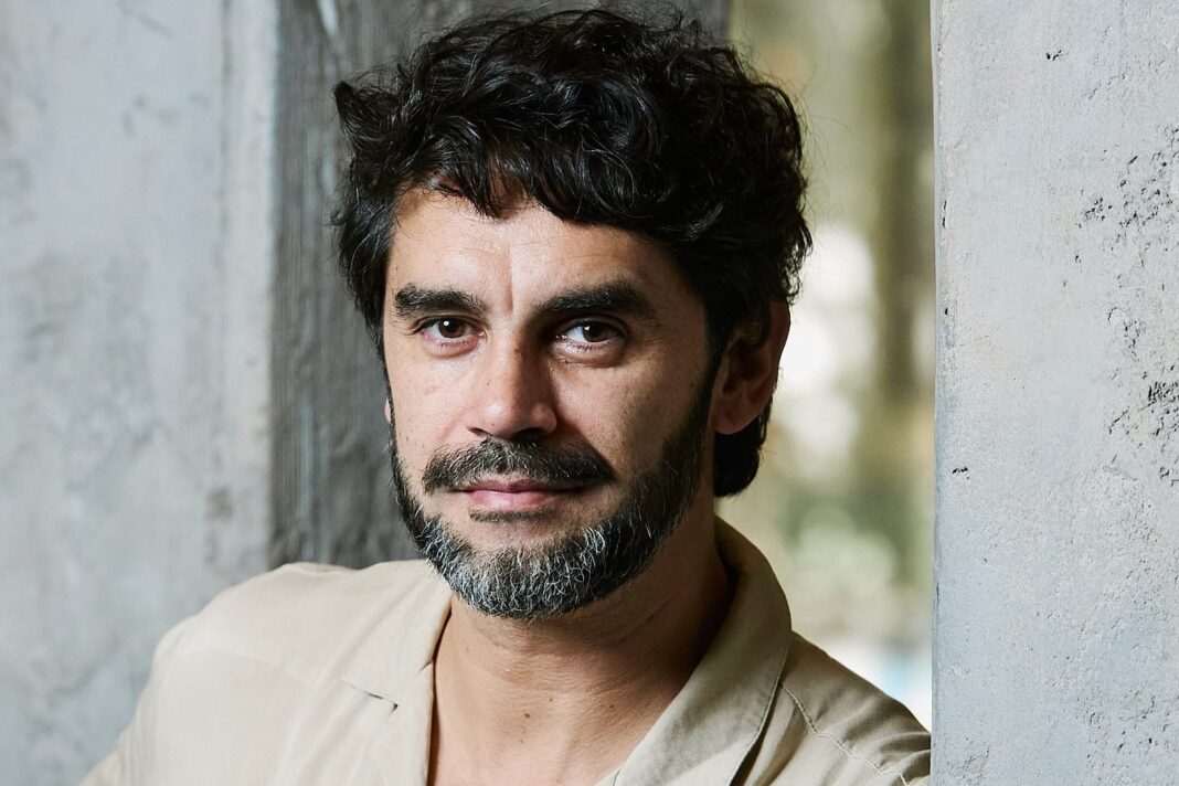 Gonzalo Heredia en una escena de la obra 'El estado de la unión' en el Teatro Picadero.